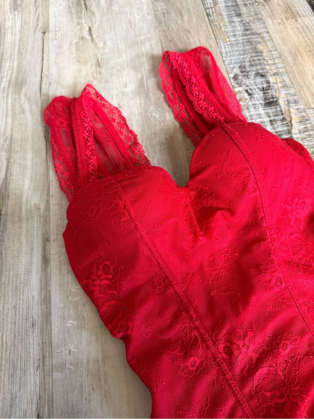 Red corset - Picture 2 of 7
